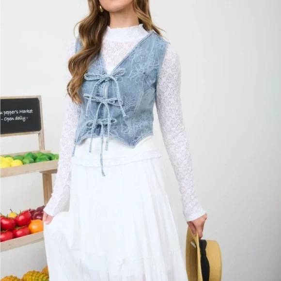 A287. Light Blue Lace-Up Floral Pattern Denim Vest - Picture 6 of 7